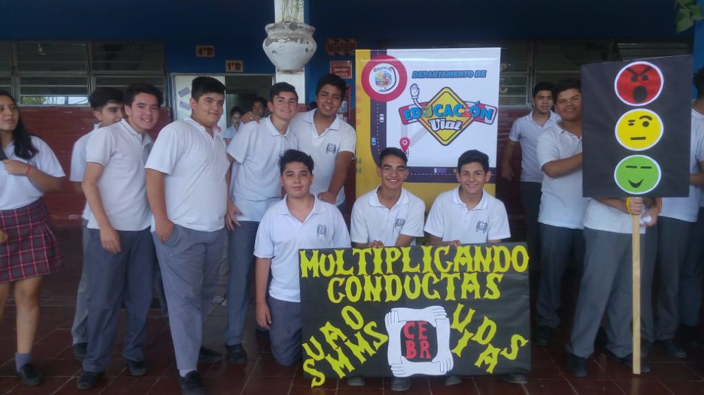 Estudiantes realizaron un simulacro de accidente de tránsito