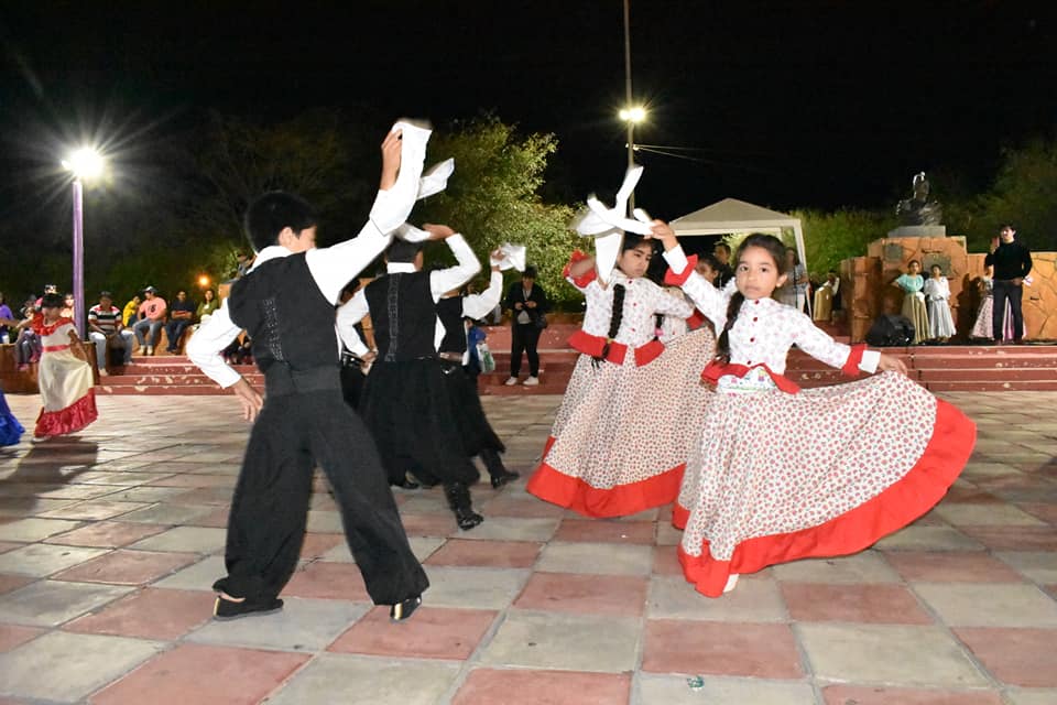Loreto honra a su patrona a pura música y baile