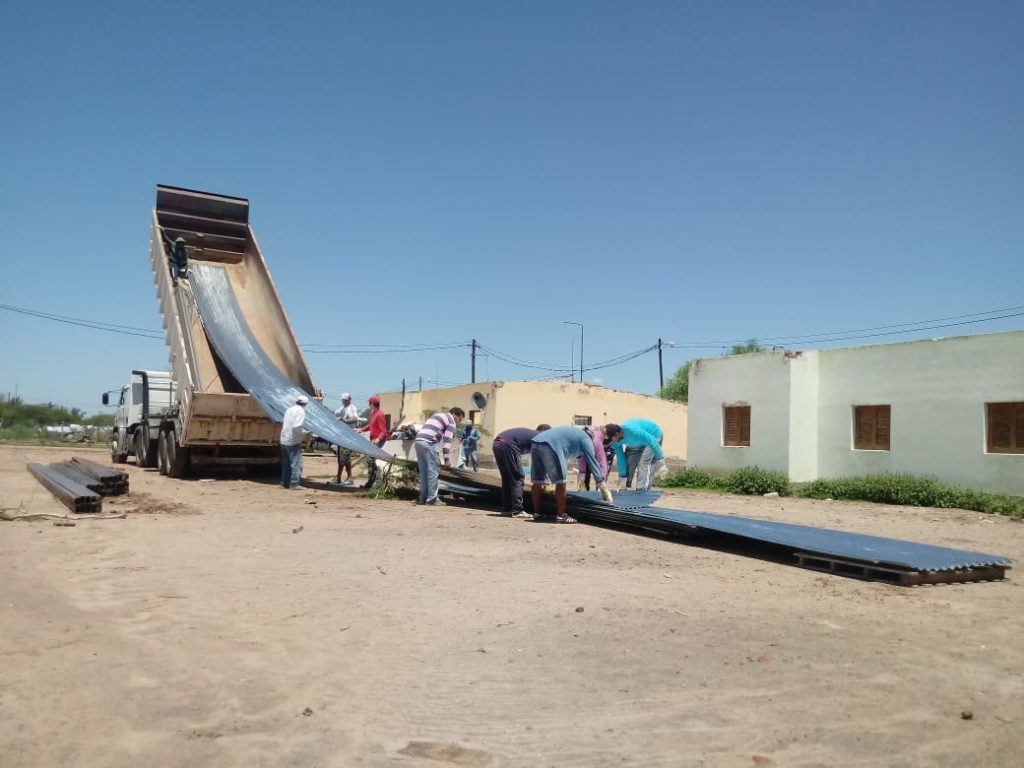 Inician la obra de reconstrucción de techos en viviendas de Colonia El Simbolar