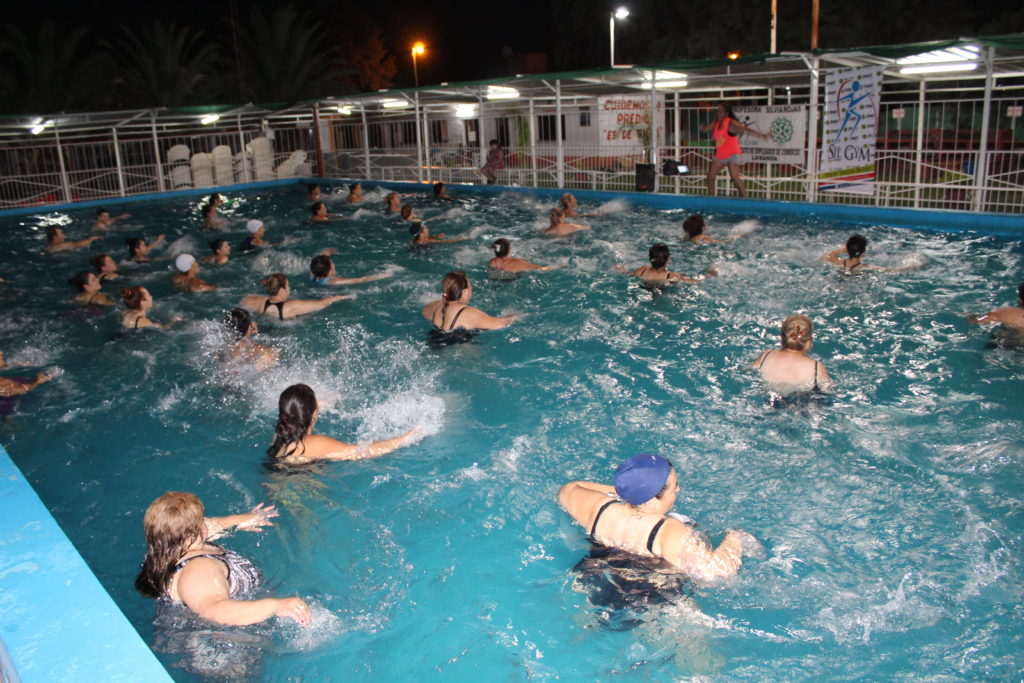El aquagym es toda una atracción en el predio de empleados de comercio