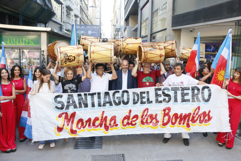 Santiago y su gente llenó de alegría el microcentro porteño