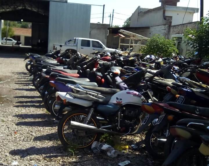 Retiraron más de 60 motos mal estacionadas en el microcentro bandeño