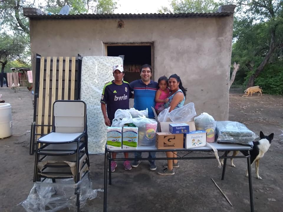 Familias de Silípica recibieron elementos de primera necesidad