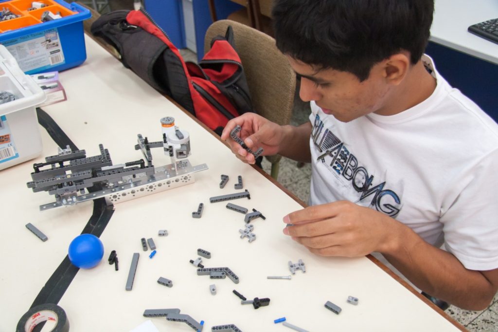 Niños y adolescentes podrán ser protagonistas del primer taller “Robotikeando en La Banda”