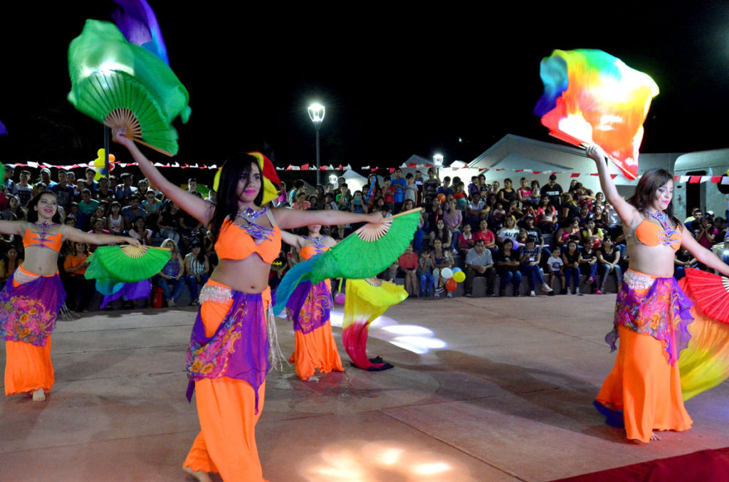 El Festival de La Mujer convocó a una multitud en la plaza Mauricio Rojas