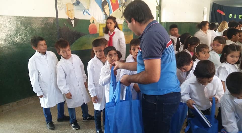 Entregaron kit escolares a estudiantes del departamento Silípica