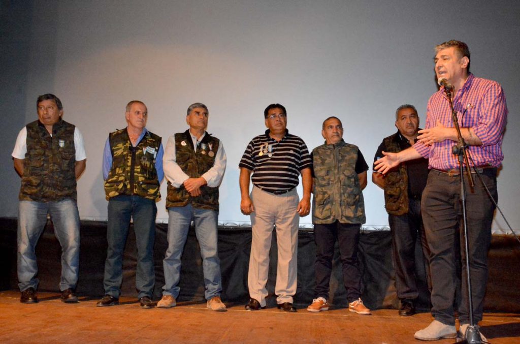 Emocionante homenaje a los ex combatientes en el Cine Renzi