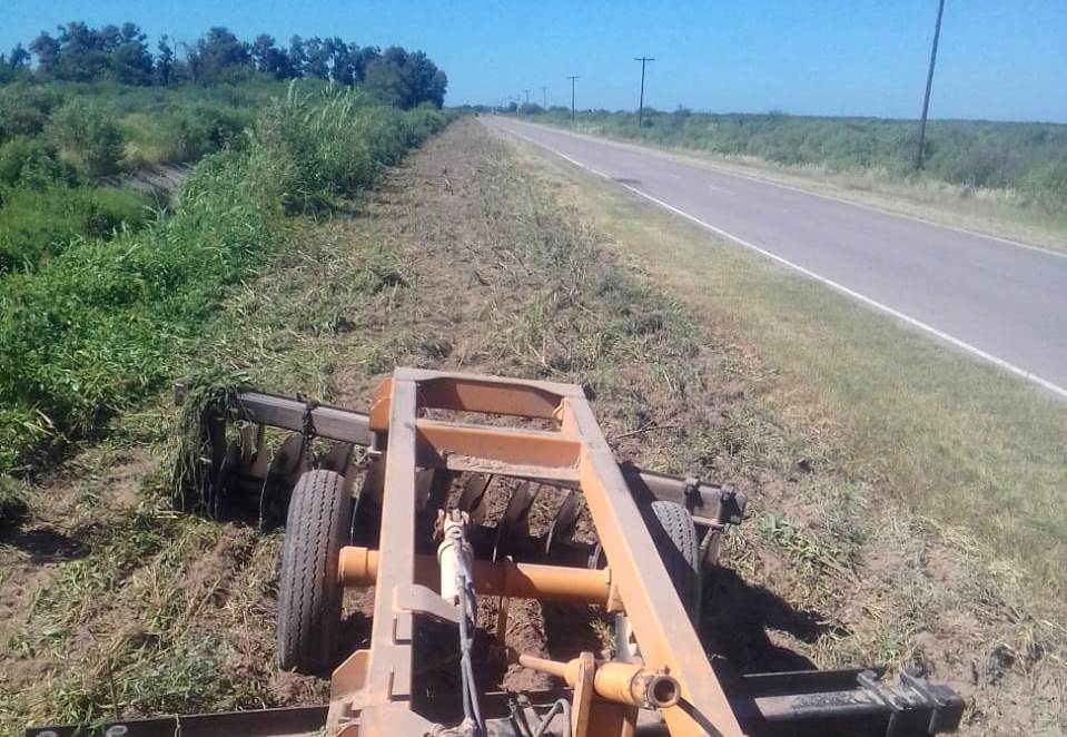 Intenso trabajo en rutas y caminos de la zona de El Aibe