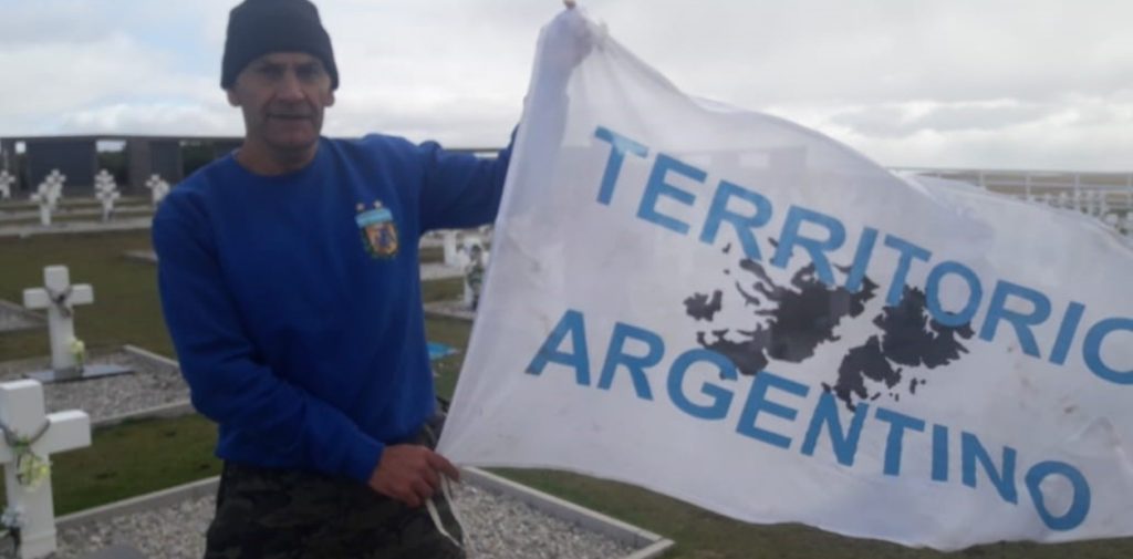 Un santiagueño fue detenido en Malvinas por mostrar la bandera argentina y cantar el Himno