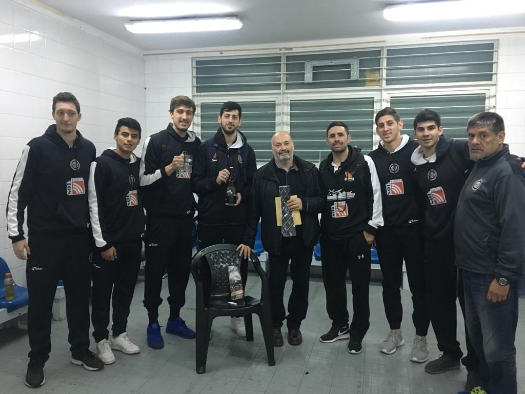 Jugadores y dirigentes de Olímpico dejaron el vestuario visitante impecable