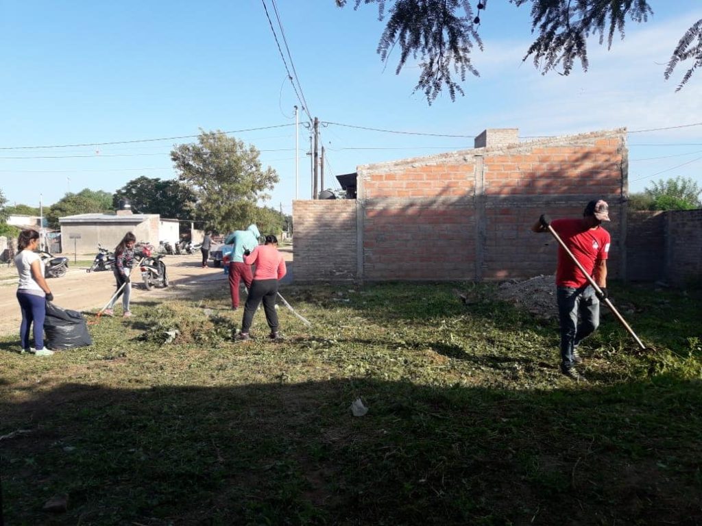 Fumigación y limpieza para prevenir casos de dengue en Fernández