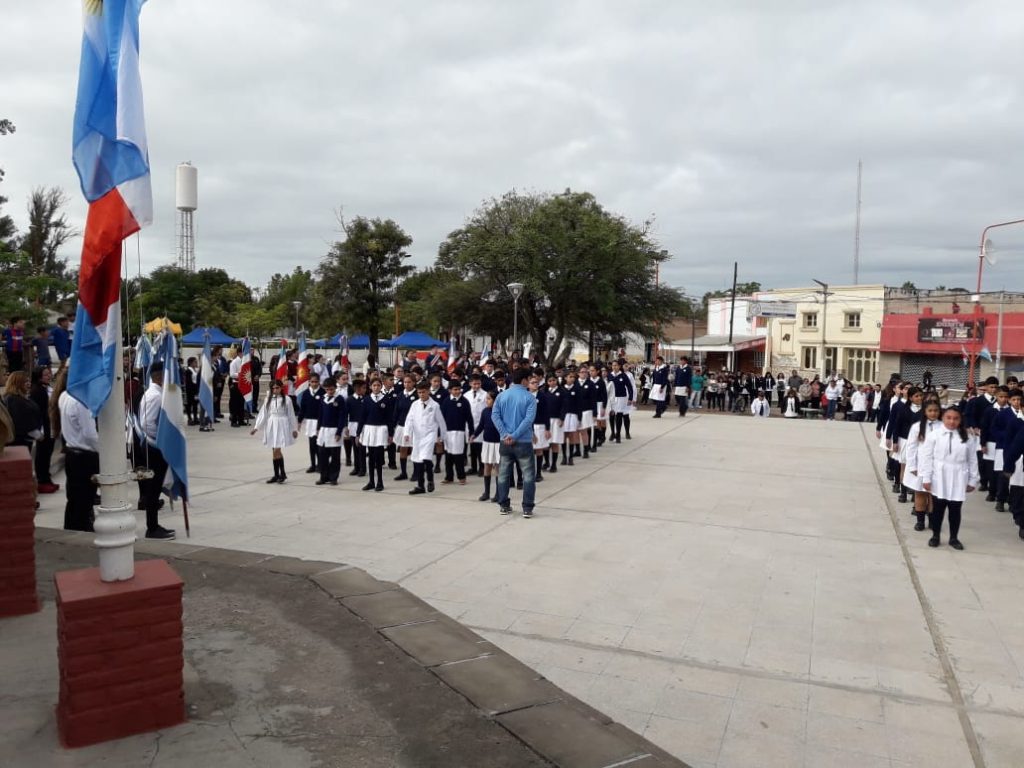 La comunidad educativa de Clodomira conmemoró el Día de la Autonomía Provincial