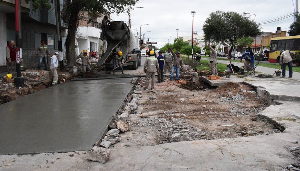 La comuna capitalina destacó el avance del plan de bacheo en distintos barrios