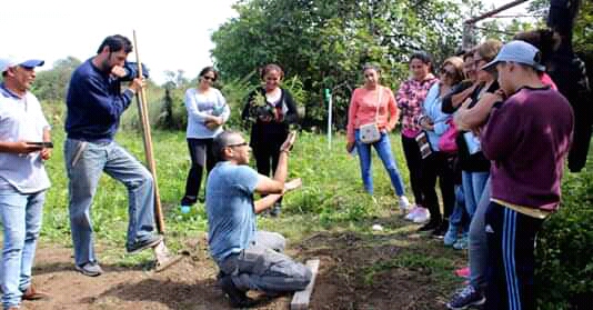 Familias de Pinto trabajan sobre la importancia de las huertas domiciliarias Familias de Pinto trabajan sobre la importancia de las huertas domiciliarias