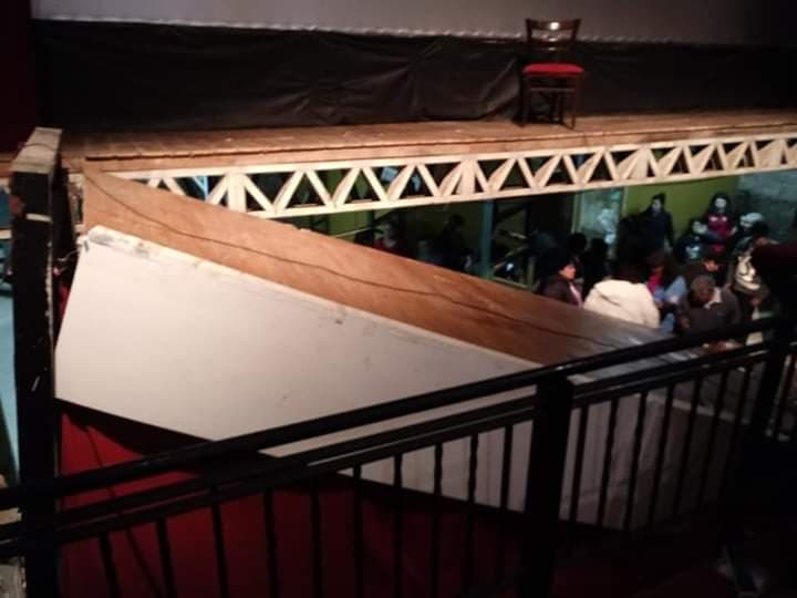 Una falla mecánica en el escenario del Renzi dejó varios heridos