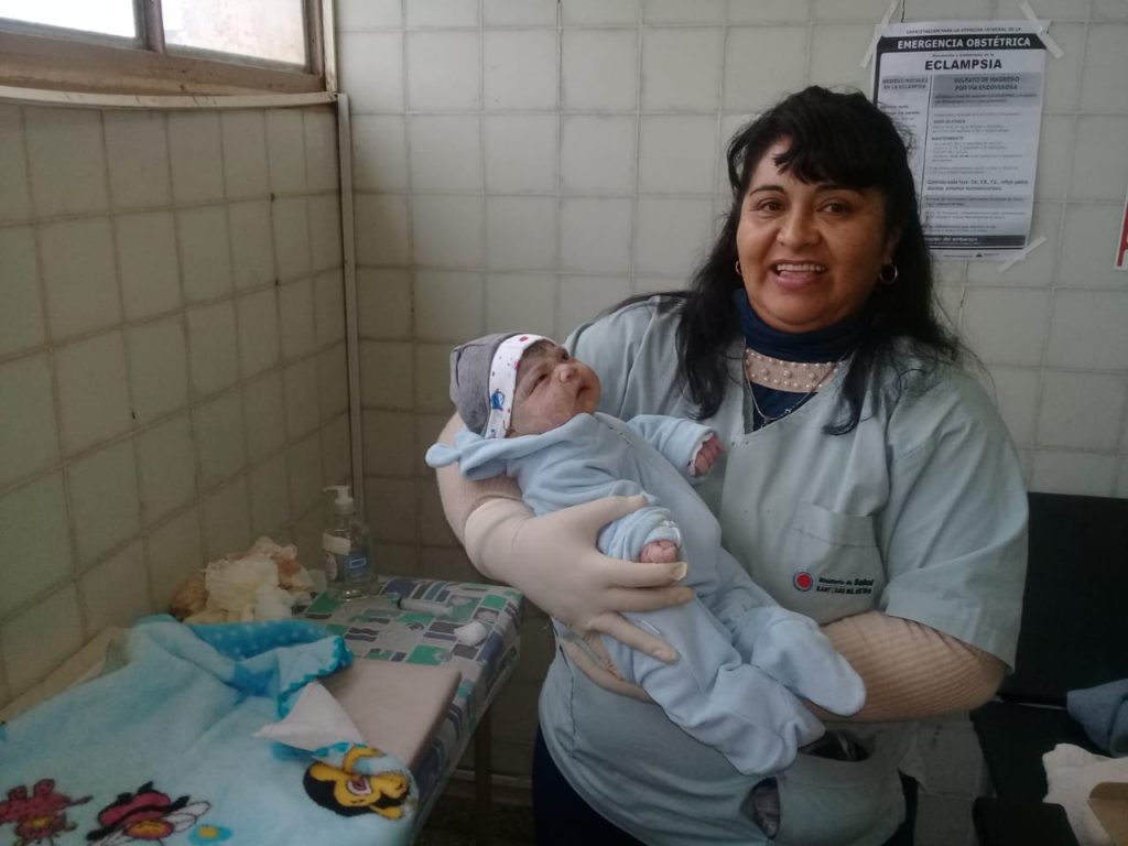 Un súper bebé de 5 Kg. nació en el Hospital Distrital de Tintina