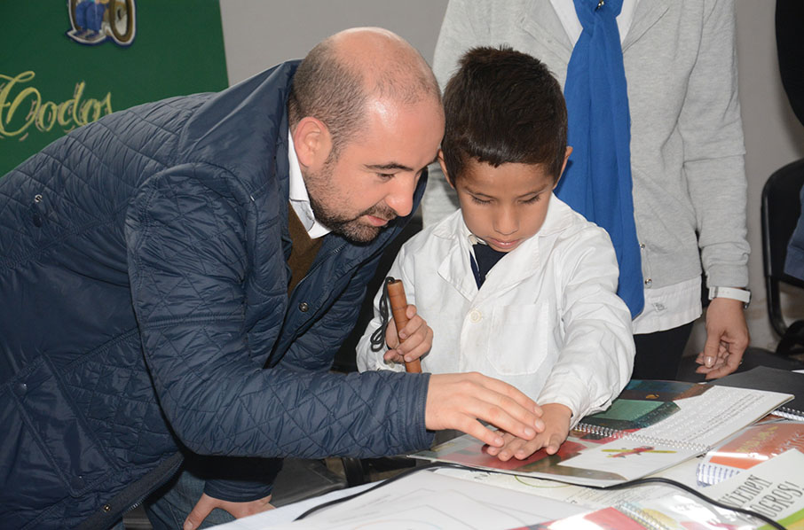 Jonás es el único alumno no vidente de la Escuela Municipal y recibió una gran sorpresa