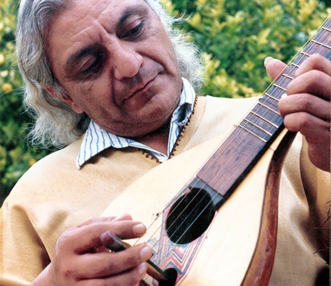 Se fue Elpidio, llora la sachaguitarra