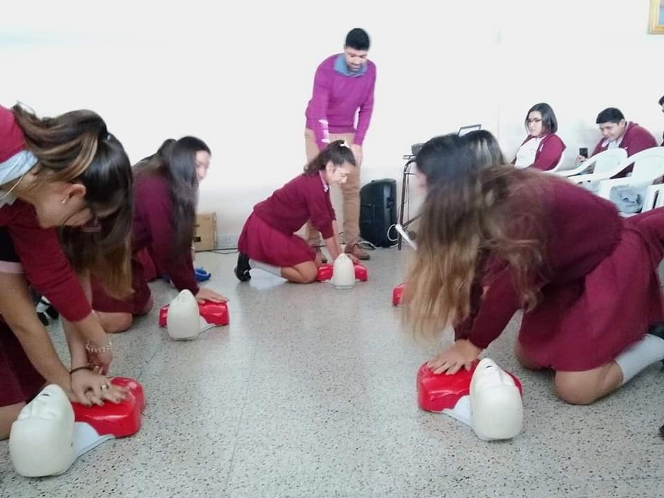 Jóvenes de Las Termas aprendieron RCP en la escuela