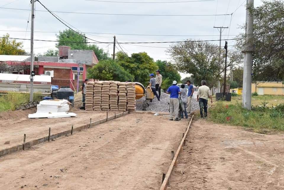 Pavimentan diversas calles de barrios loretanos