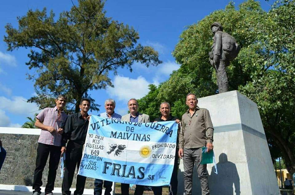 Frías: Colocaron placas de reconocimiento en los domicilios de ex combatientes