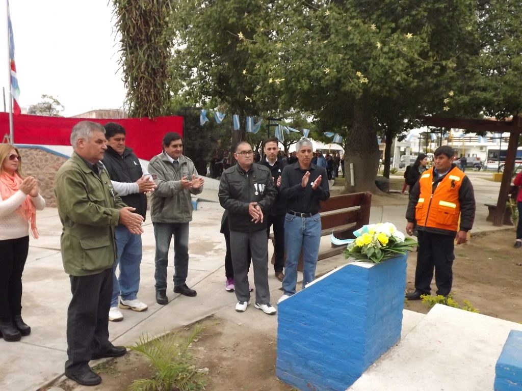 Emotivo acto en Fernández por los héroes y la reafirmación de los derechos sobre Malvinas