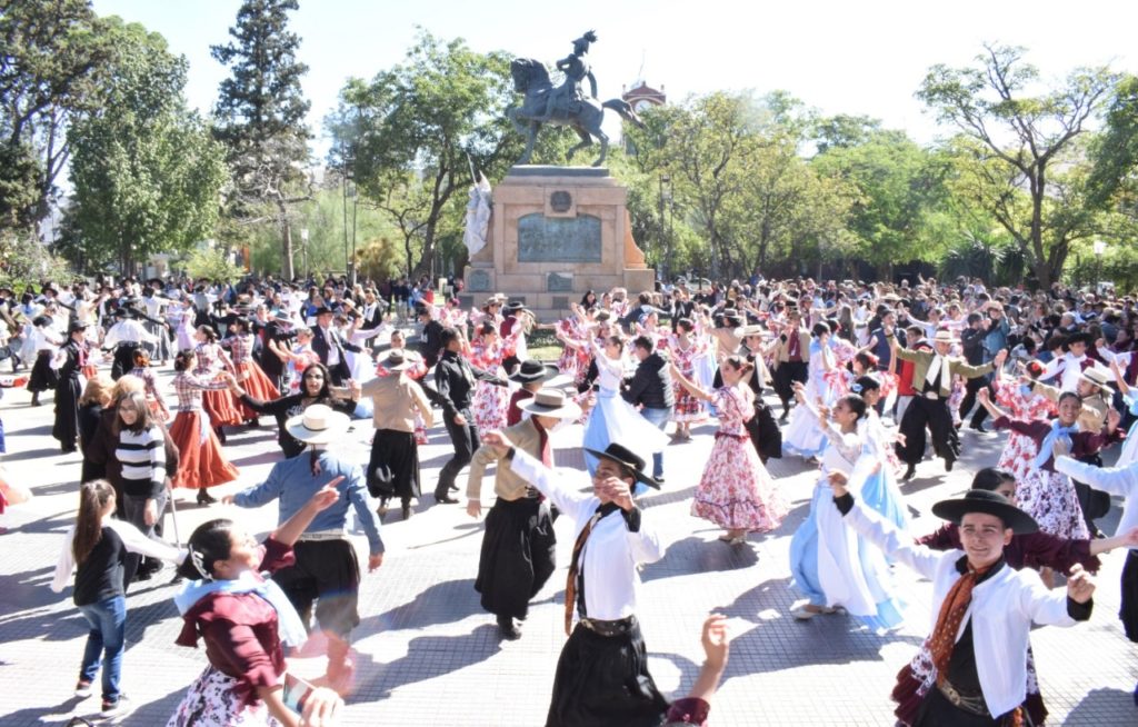 Santiago iniciará los festejos por sus 466 años con un sábado de danzas