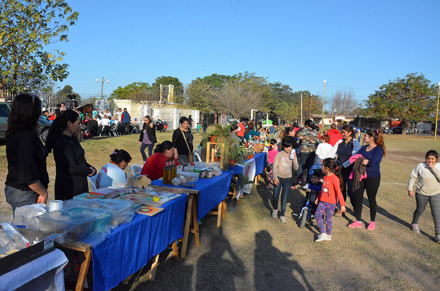 Cientos de personas asistieron a la Feria Itinerante en el barrio San Fernando