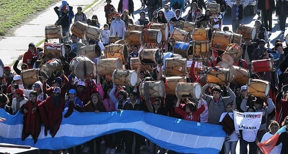 Clodomira se suma a la Marcha de los Bombos con una vigilia en la plaza San Martín