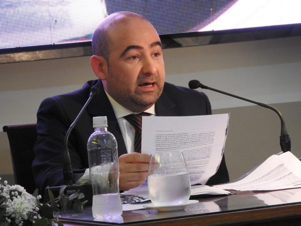 Mirolo dijo en su mensaje anual que a pesar de la crisis seguirá adelante con las obras para los bandeños