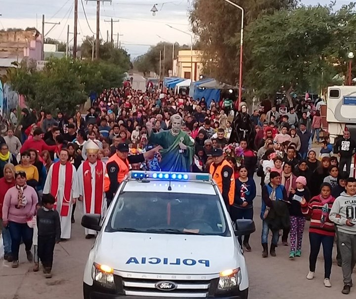 En la fiesta del patrono del pueblo, desde Suiza llegó nuevo párroco para San Pedro