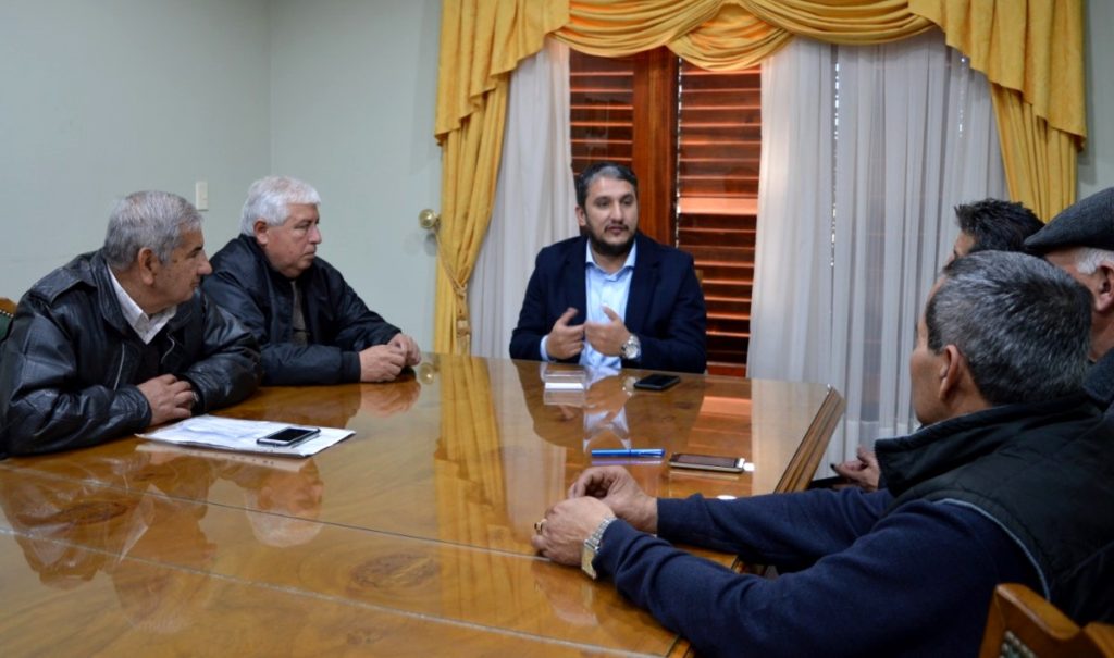 Los municipales frienses celebraron el anuncio del bono de $ 8.000 para este viernes