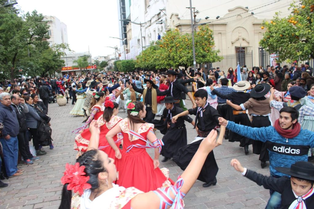 El “Santiago Baila” llevará la música y la danza tradicional a Plaza Libertad