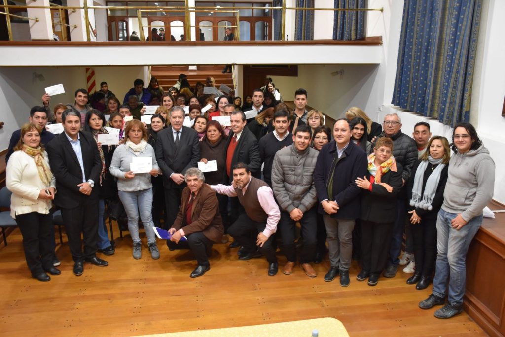 Más de 60 emprendedores recibieron una importante ayuda