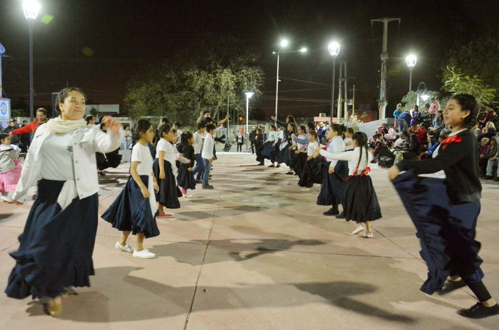 Músicos, bailarines y vecinos recordaron a un joven bandeño