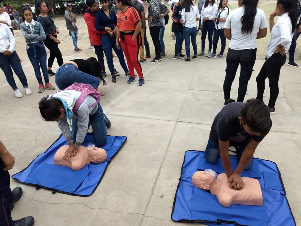 Estudiantes de secundaria aprendieron sobre primeros auxilios y RCP
