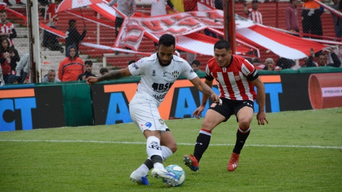 Central Córdoba enfrenta a Estudiantes en un partido con sabor a revancha