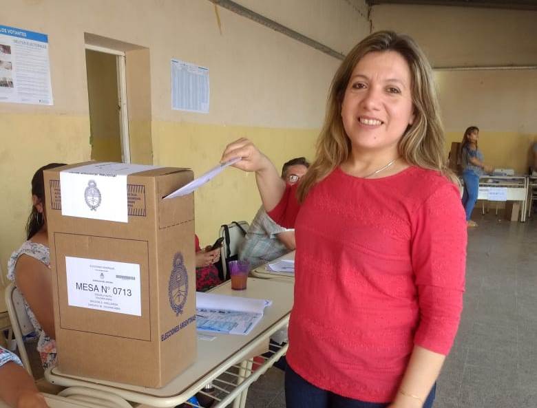 Masiva afluencia de votantes en Colonia Dora Masiva afluencia de votantes en Colonia Dora