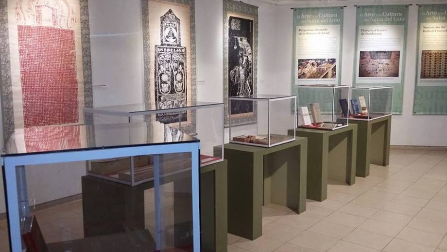 Habilitan en la Facultad de Medicina una exposición para conocer la historia del budismo