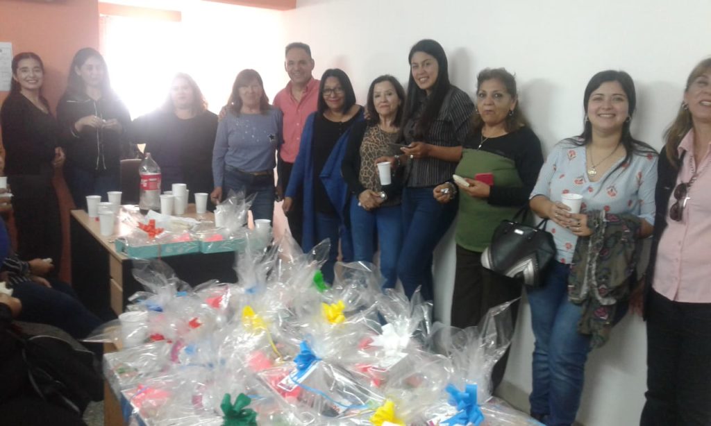 Empleadas del IPVU recibieron numerosos presentes Empleadas del IPVU recibieron numerosos presentes