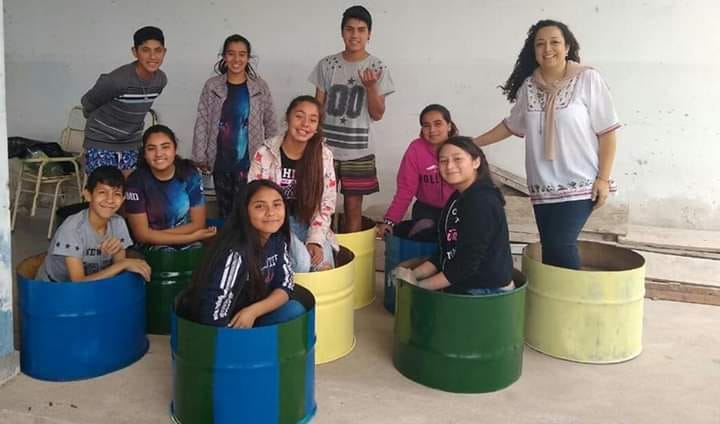 Estudiantes de Villa La Punta reciclan tachos en desuso para cuidar el medio ambiente Estudiantes de Villa La Punta reciclan tachos en desuso para cuidar el medio ambiente