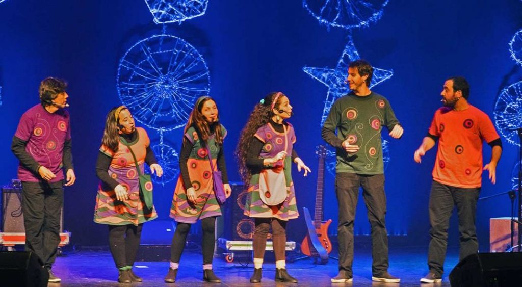Canticuenticos regresa a Santiago para presentar “¿Por qué? ¿Por qué?”