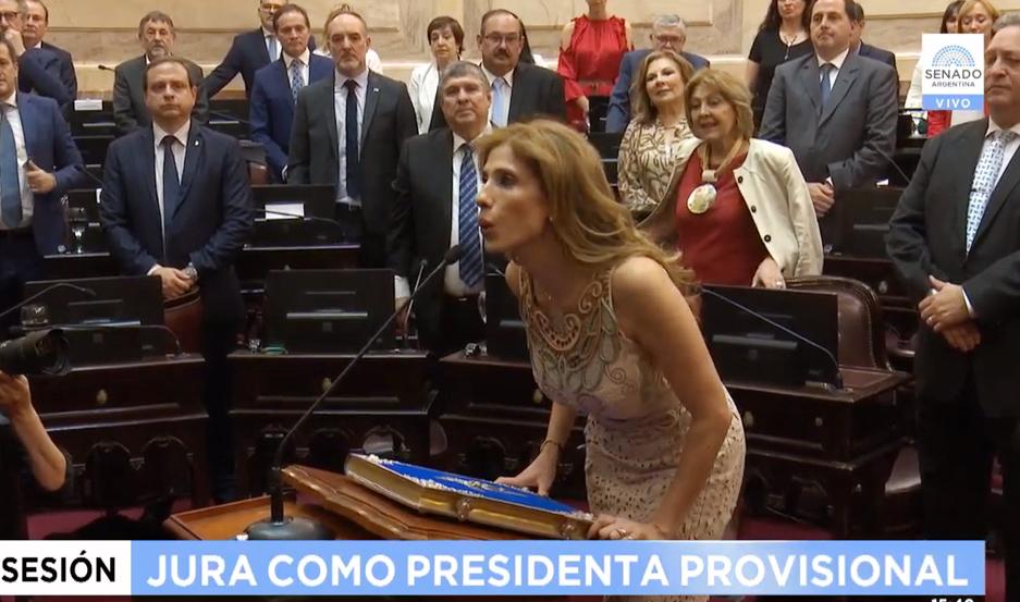 Claudia de Zamora juró como presidenta provisional del Senado de la Nación Claudia de Zamora juró como presidenta provisional del Senado de la Nación