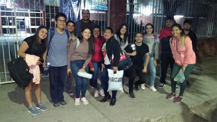 Estudiantes de la Unse viajaron para donar sangre a una compañera internada en Córdoba