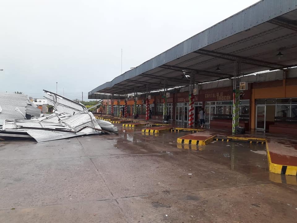 Fuerte tormenta ocasionó cuantiosos daños en distintas ciudades santiagueñas Fuerte tormenta ocasionó cuantiosos daños en distintas ciudades santiagueñas