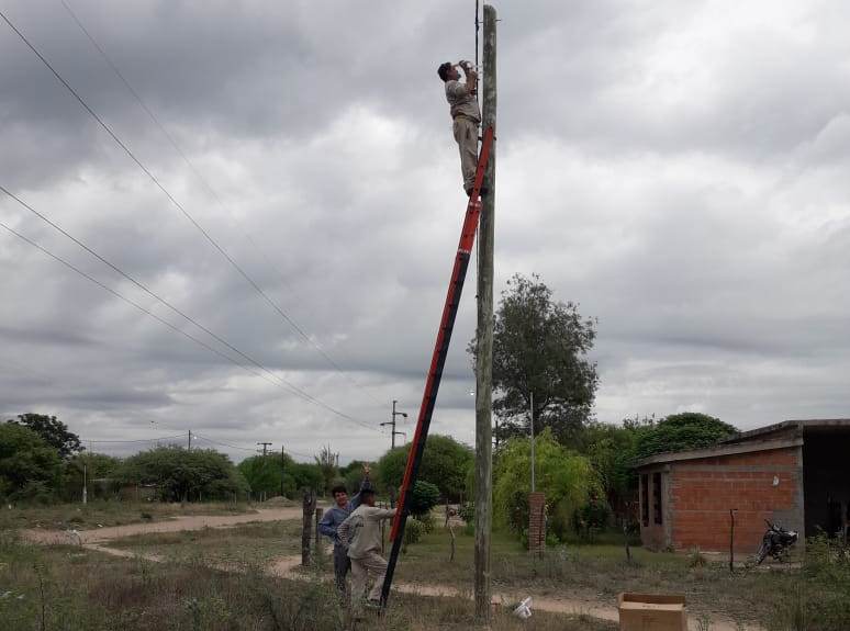 Amplían la red de alumbrado público en los barrios de Los Quiroga Amplían la red de alumbrado público en los barrios de Los Quiroga