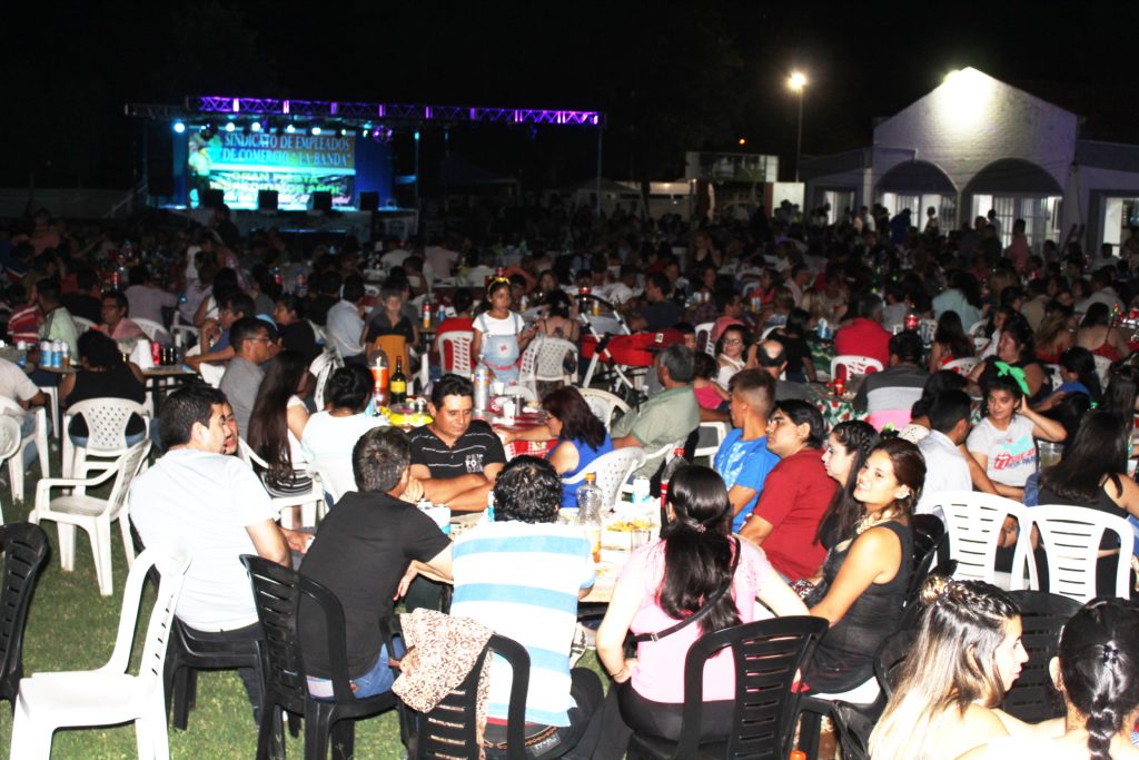 La familia mercantil bandeña despidió el año con una gran fiesta