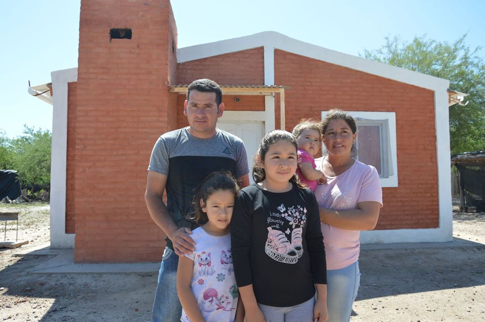 Más familias de Colonia Dora se beneficiaron con las viviendas sociales