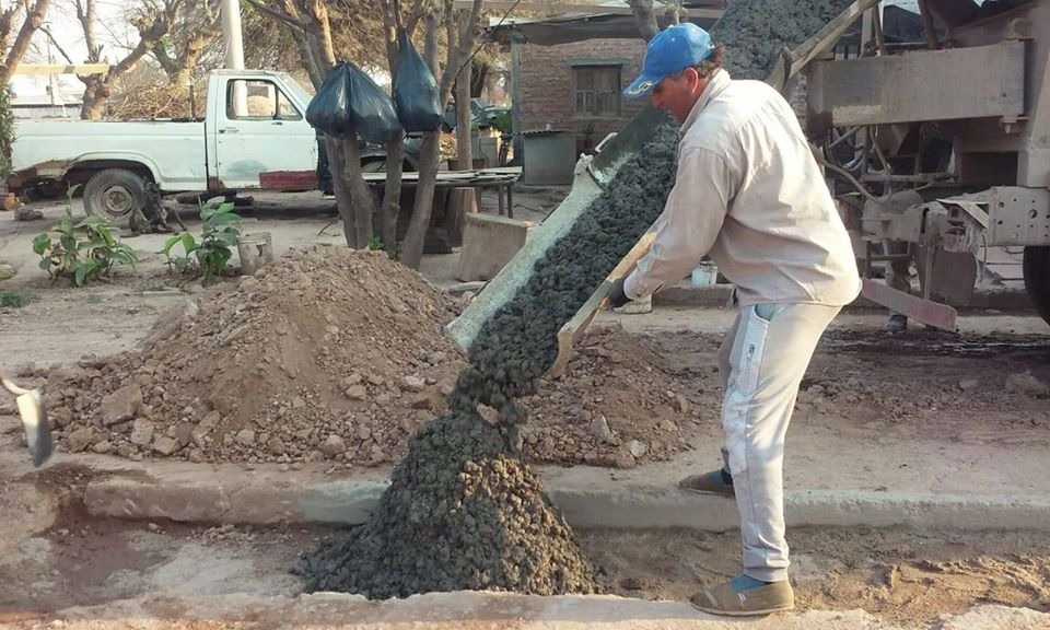 El plan de reposición de pavimento avanza hacia las calles céntricas de Quimilí