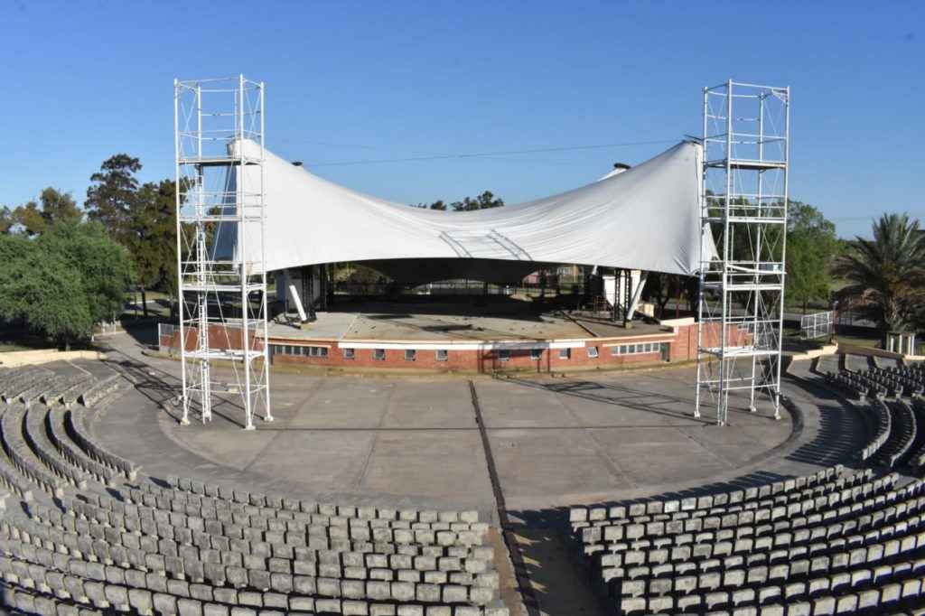 Finalizó la instalación del nuevo techo de la Plaza Añoranza